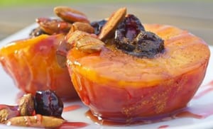 Duraznos y cerezas con malbec a las brasas