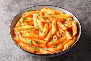 Penne rigate en salsa rosa