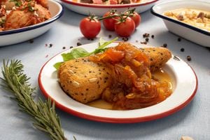 Queso brie frito con dulce de tomate
