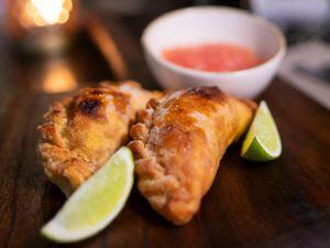Empanadas de carne cortada a cuchillo