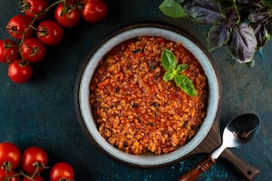 Cómo hacer relleno base de carne picada para empanadas, en simples pasos