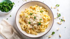 Fettuccine con salsa Alfredo