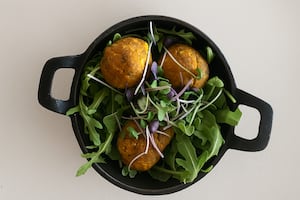 Falafel de porotos blancos y quinoa