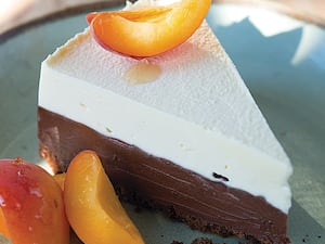 Torta cremosa de chocolate negro y maní