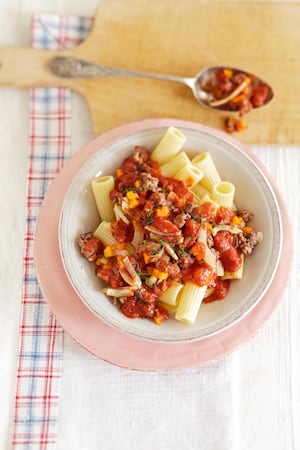 Rigatoni con salsa de carne al hinojo