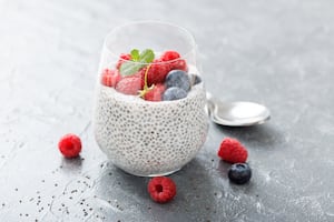 Yogur griego, frutos rojos y chía
