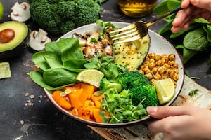 Cuatro opciones para reemplazar la lechuga en las ensaladas este verano