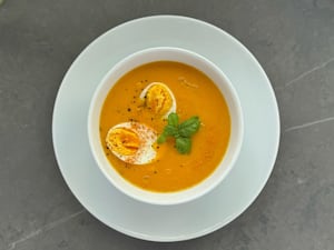 Sopa cremosa de zanahoria, jengibre y cúrcuma