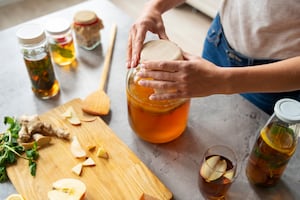 Qué es realmente la kombucha y por qué la microbiota agradece este “elixir” milenario