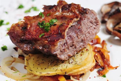 Entraña al horno con papas