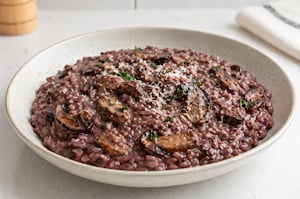 Risotto de hongos al vino tinto