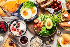Menú antiinflamatorio: 5 desayunos fáciles y rápidos que aportan saciedad y favorecen la microbiota intestinal