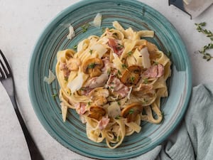 Fettuccine con salsa boscaiola