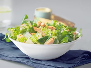 Ensalada de pollo con salsa de yogur