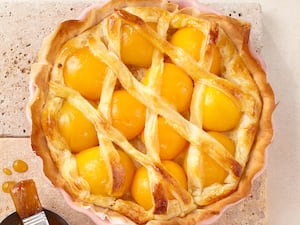 Tarta de duraznos glaseados