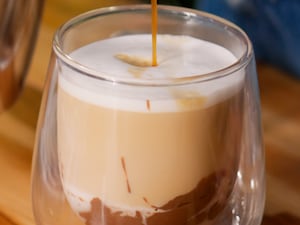 Moca cremoso con dulce de leche