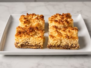 Cuadraditos de coco y dulce de leche