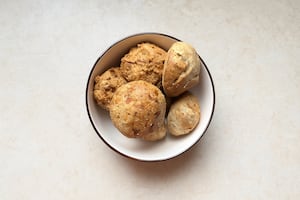 Chipá relleno de tomates secos