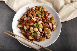 Pollo agridulce con almendras