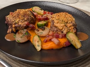 Lomo en croûte de pistachos con cremoso de boniato