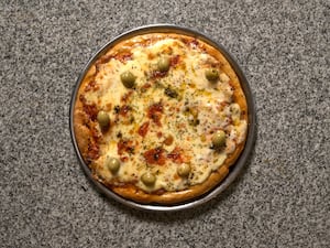 Pizza de mozzarella al molde