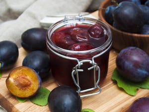 Ciruelas en almíbar