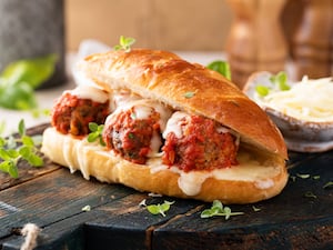 Sándwich de albóndigas