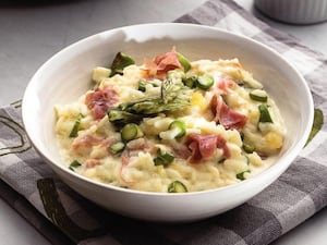 Risotto con queso brie y jamón de Parma