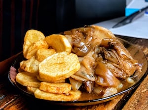 Tapa de asado al horno con papas españolas