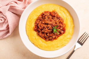 Polenta con salsa boloñesa