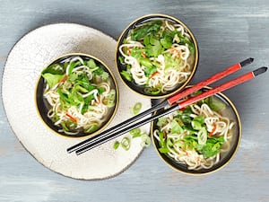 Sopa asiática de fideos