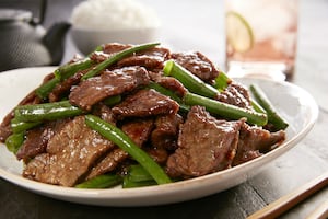 Salteado de carne y verdeo