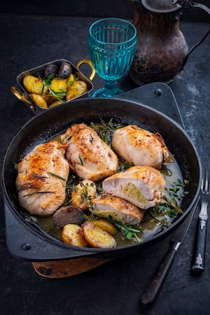 ¿Por qué recomiendan poner vinagre a la sartén antes de cocinar pechuga de pollo?