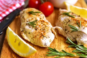 Pollo al limón con romero sin sal