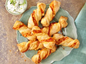 Trencitas de hojaldre con queso de oveja