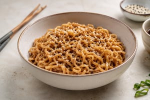 Fideos picantes con pasta de maní