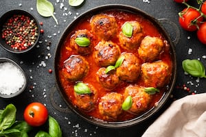 Cómo hacer albóndigas de carne: la guía para que queden doradas, tiernas y jugosas