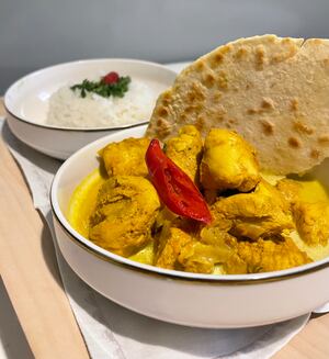 Pollo al curry de coco y té Darjeeling