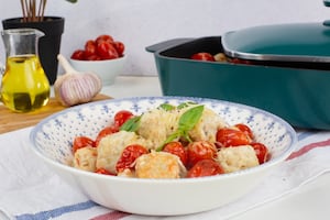 Malfatti de berenjena ahumada con tomates cherry