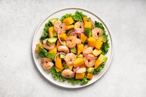 Ensalada tropical de camarones