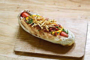 Pizza dog: así se prepara el hot dog con masa de pizza que es viral en todo el mundo