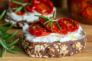 Tomates secos: los trucos de tres chefs para prepararlos, hidratarlos y disfrutarlos en las mejores recetas