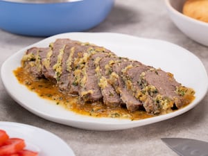 Lomo con cubierta de hierbas y parmesano