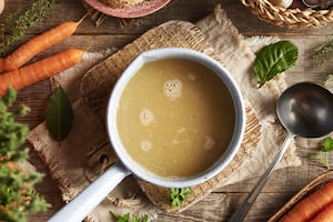 Caldo de verduras casero