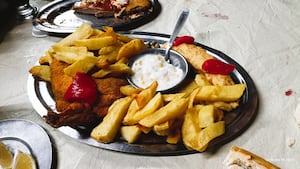 Suprema a la Maryland, el origen y la receta original del plato ochentoso más controvertido de la cocina porteña