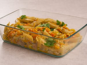 Pasta corta con vegetales y manteca aromática