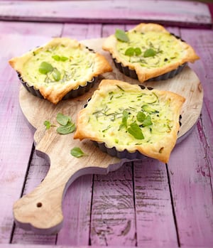 Tarteletas de zucchini con limón y menta