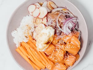 Poke bowl de salmón