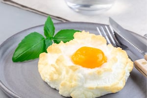 Huevos nube keto