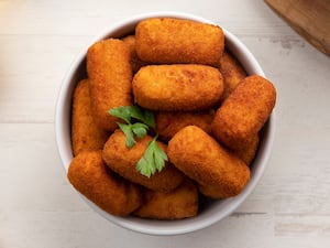 Croquetas de papas con tomates secos